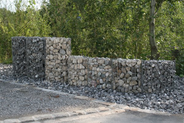 runde Gabionen in der Musterausstellung Manfred Holzner Schotterwerk